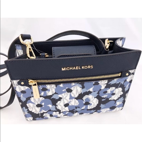 Gaby’sBags👜💕- Michael Kors Crossbody Navy Floral - Picture 6 of 8